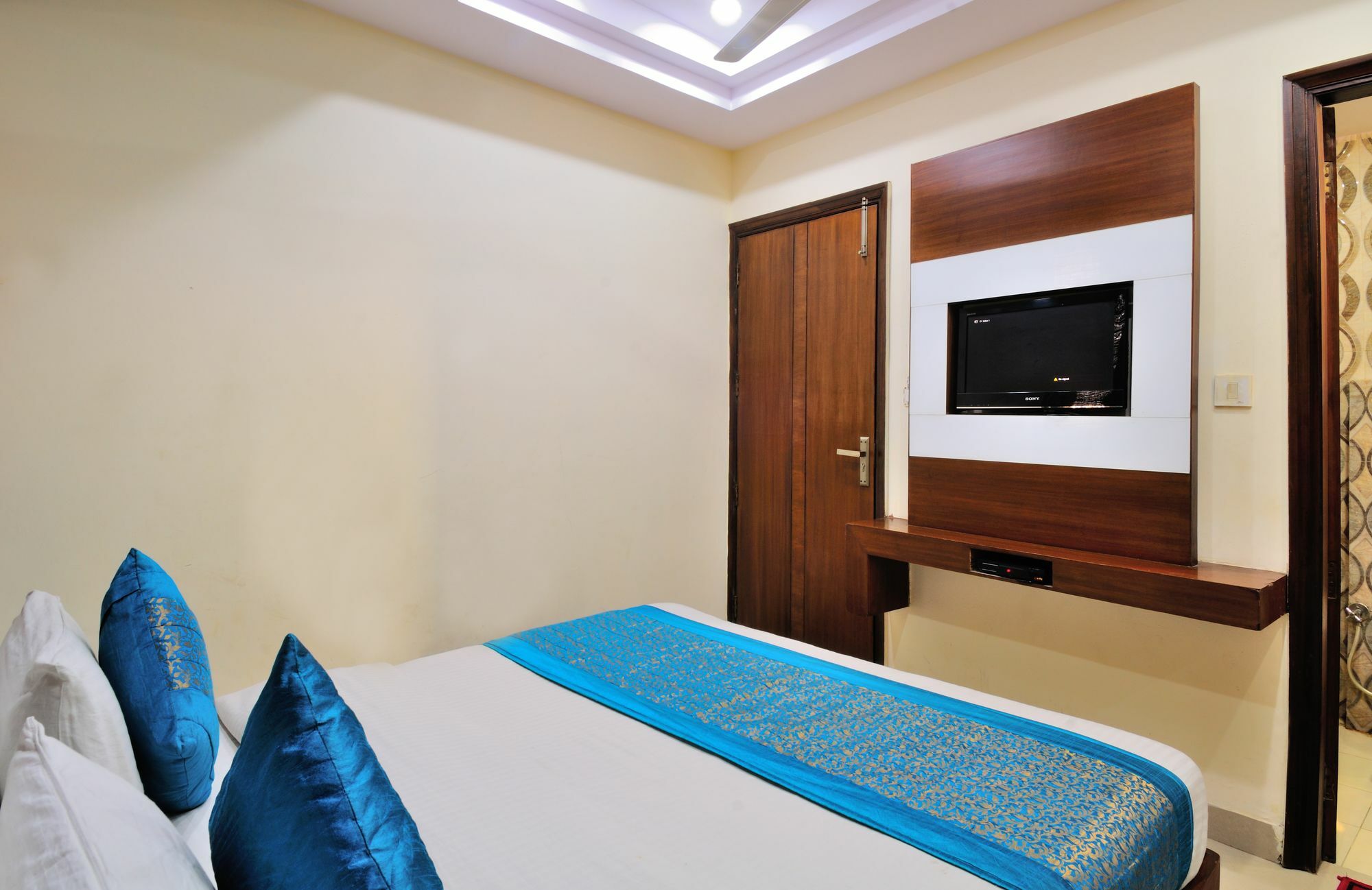 Gold Star - Paharganj Hotel