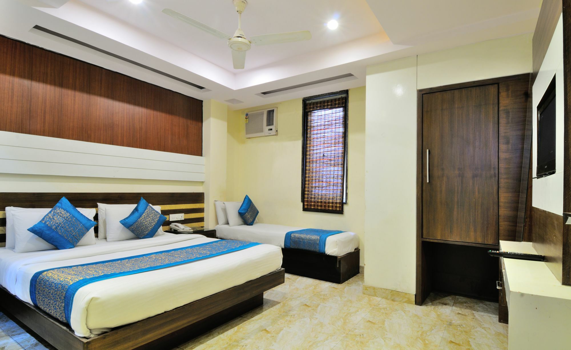 Gold Star - Paharganj Hotel New Delhi